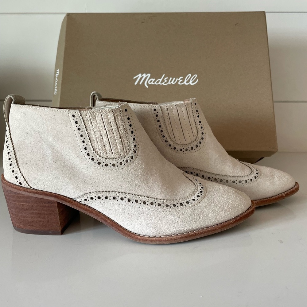 Madewell Grayson Chelsea Boot. Size 7. Color “Dried Flax”